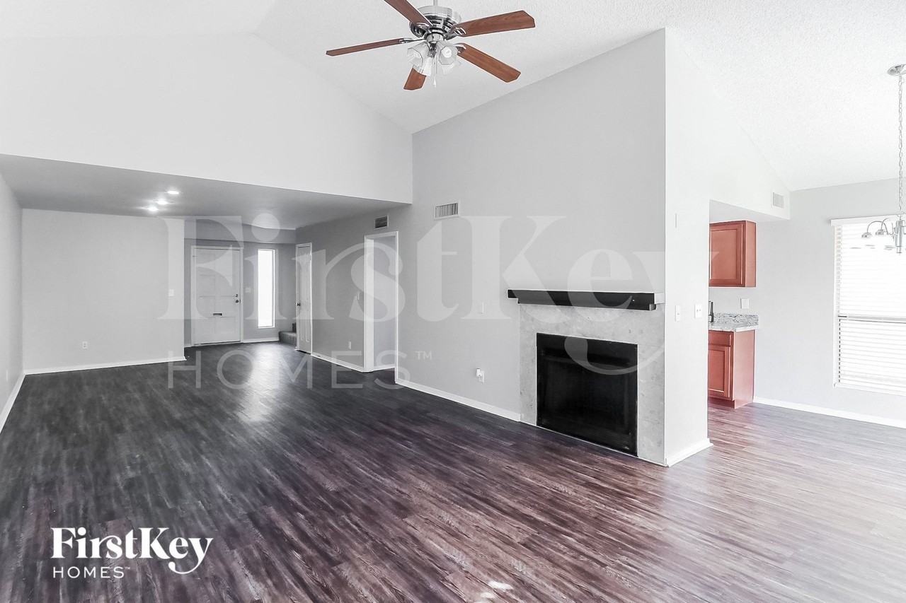 19229 N 6th St - Photo 5 of 15