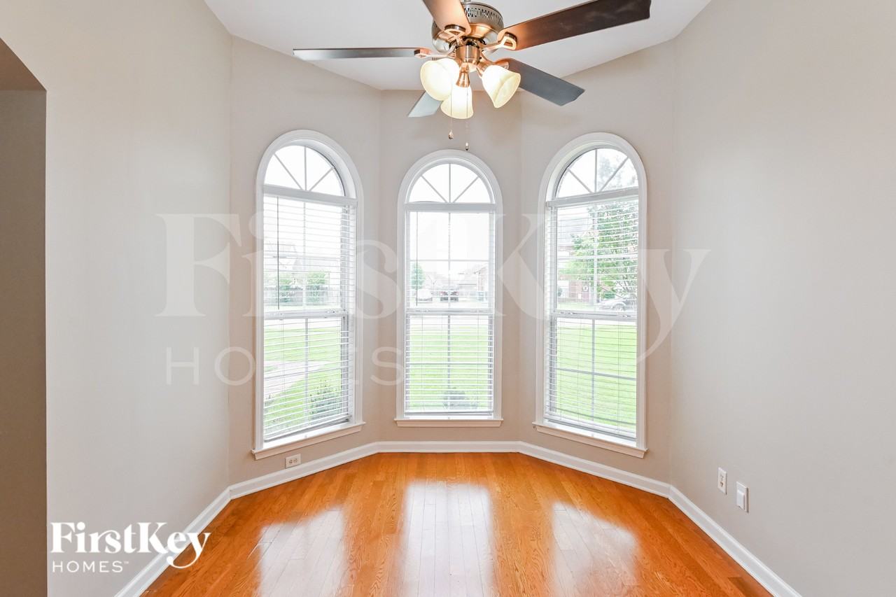 6345 Renwood Loop - Photo 5 of 16