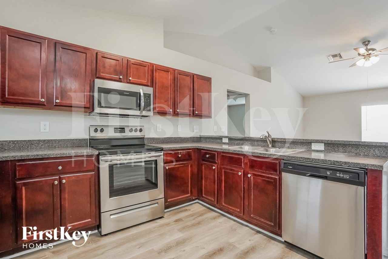 250 North Ave - Photo 6 of 15