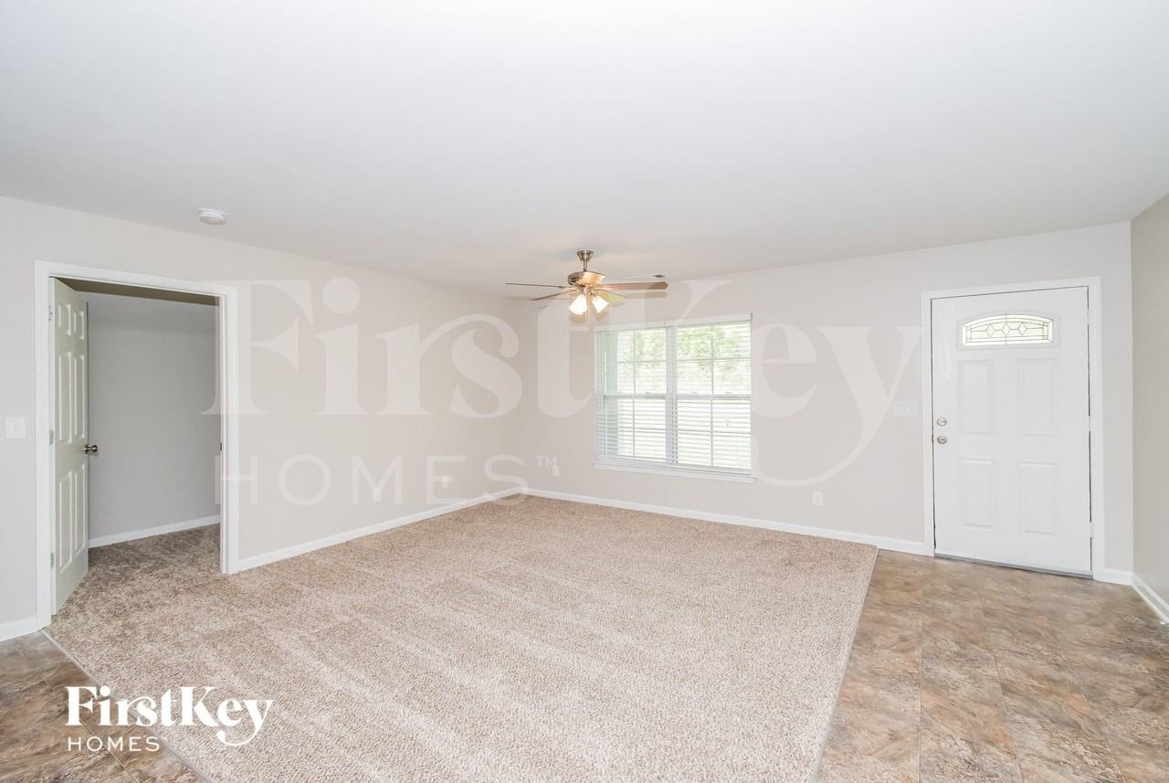 1805 Seayes Rd - Photo 3 of 15