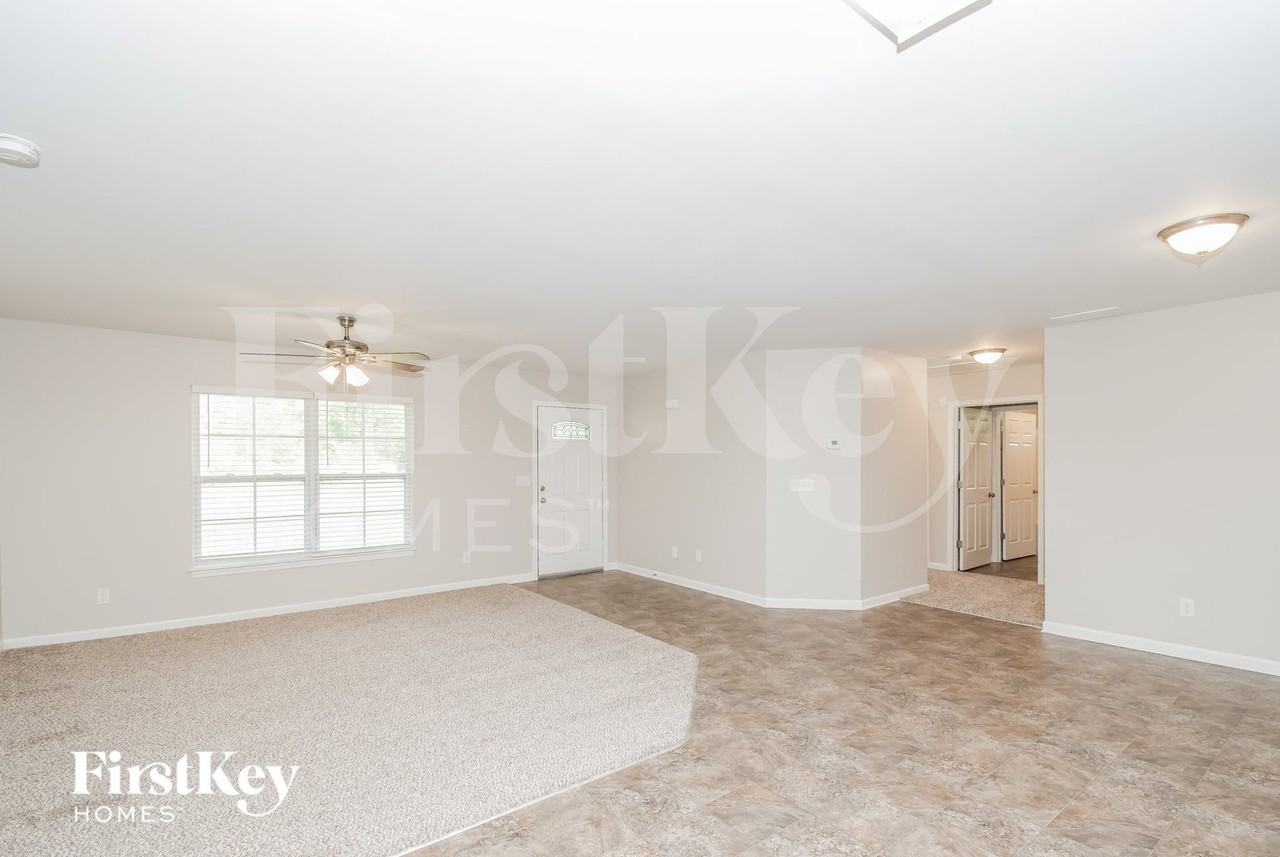 1805 Seayes Rd - Photo 5 of 15