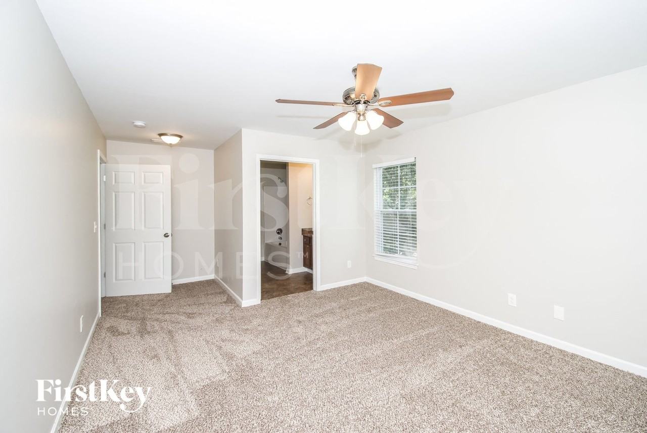 1805 Seayes Rd - Photo 7 of 15