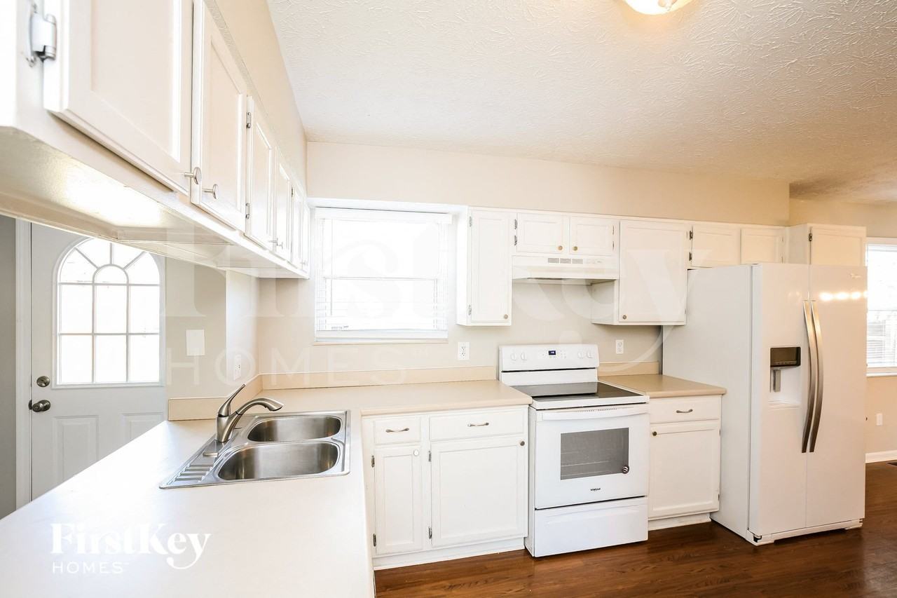 606 Sunblest Blvd S - Photo 5 of 15