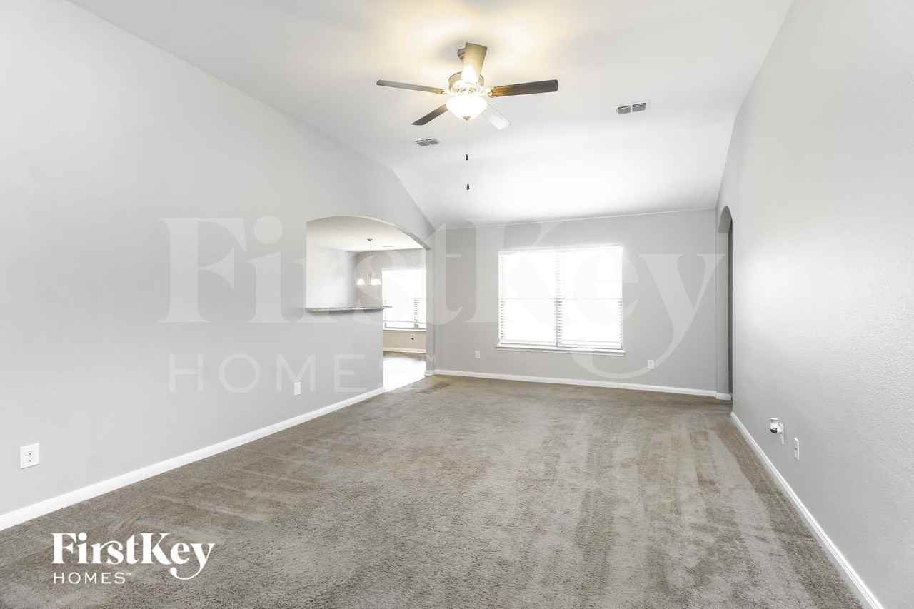 4122 Perch Dr - Photo 3 of 15