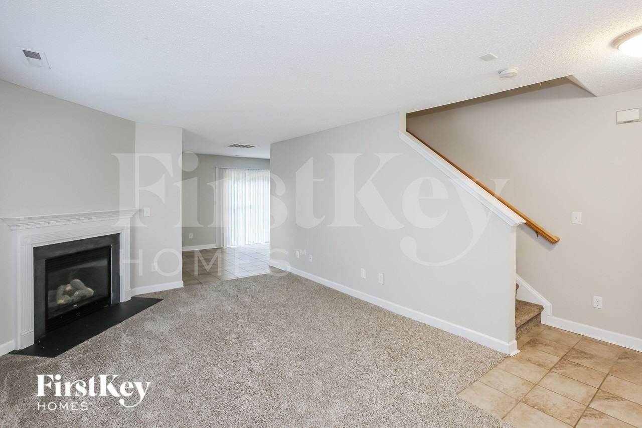 9143 Simonton Dr - Photo 4 of 16