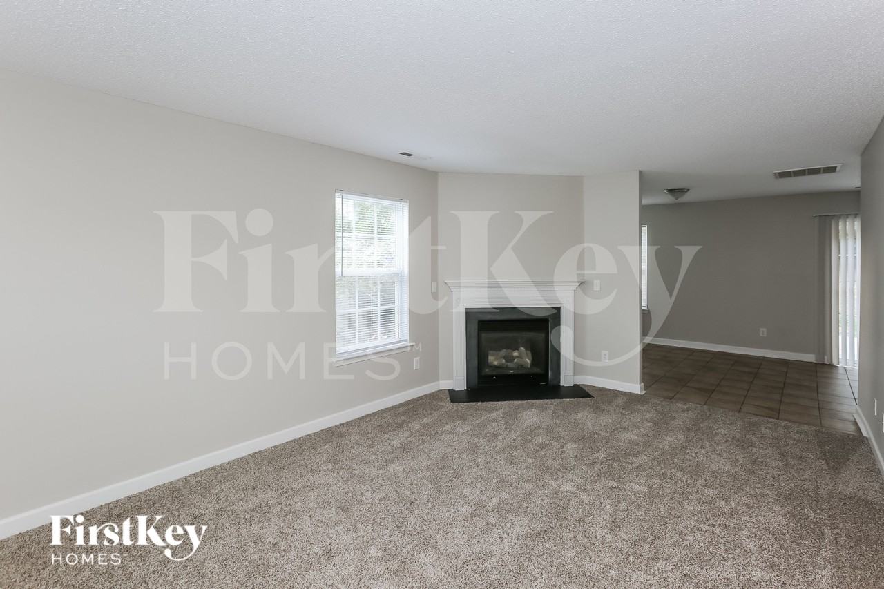 9143 Simonton Dr - Photo 5 of 16