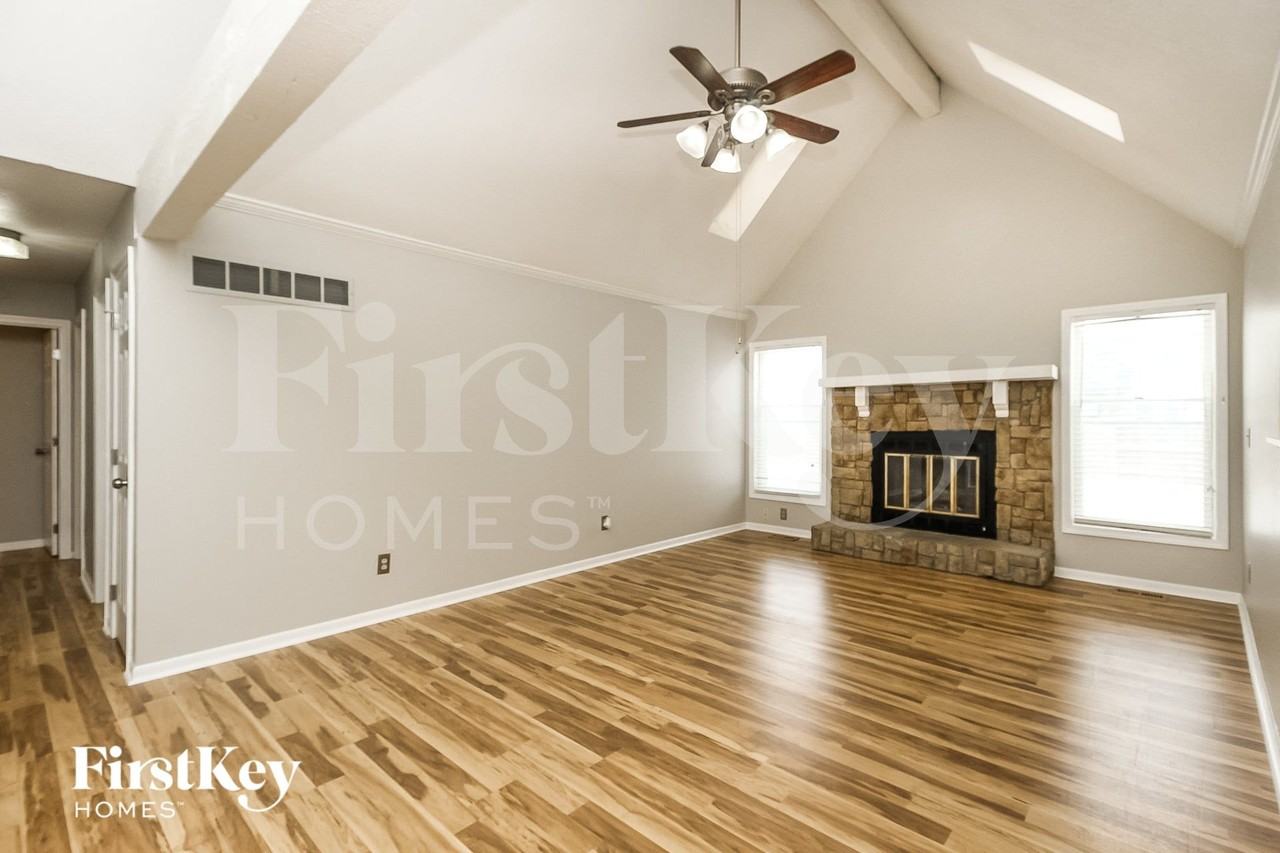 10126 N Wyandotte St - Photo 2 of 15