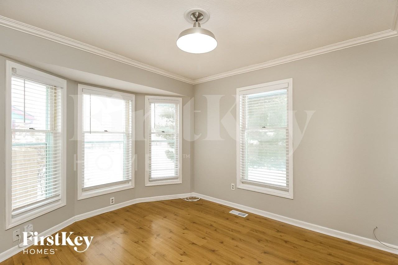 10126 N Wyandotte St - Photo 4 of 15
