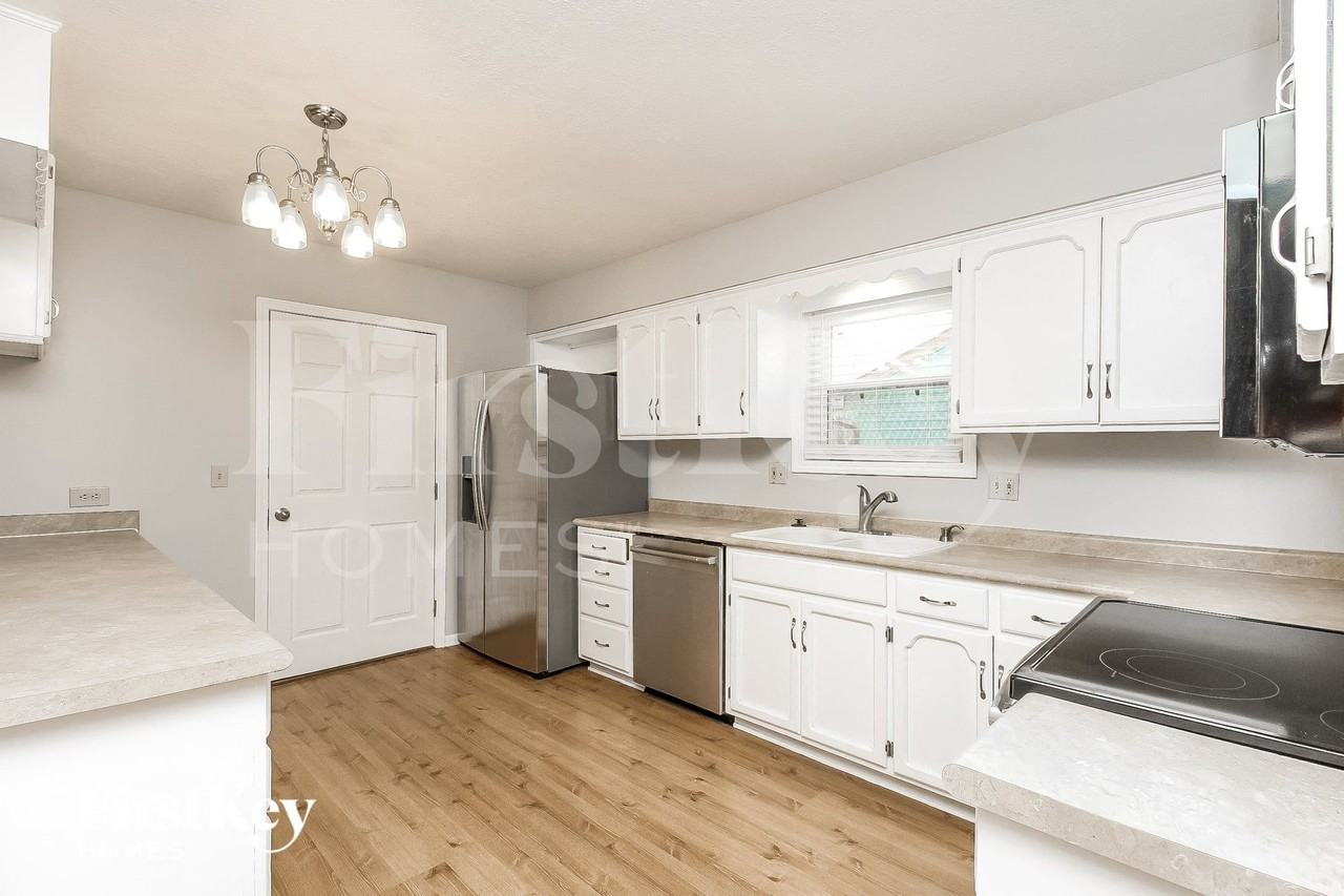 10126 N Wyandotte St - Photo 5 of 15