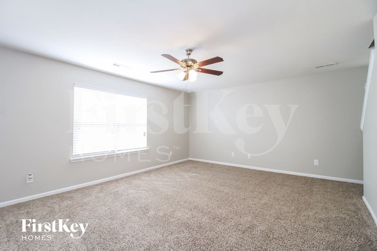 1438 Waverly St - Photo 3 of 15