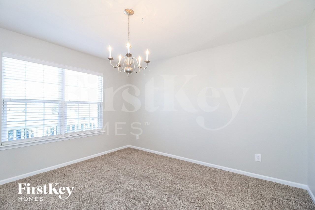 1438 Waverly St - Photo 5 of 15