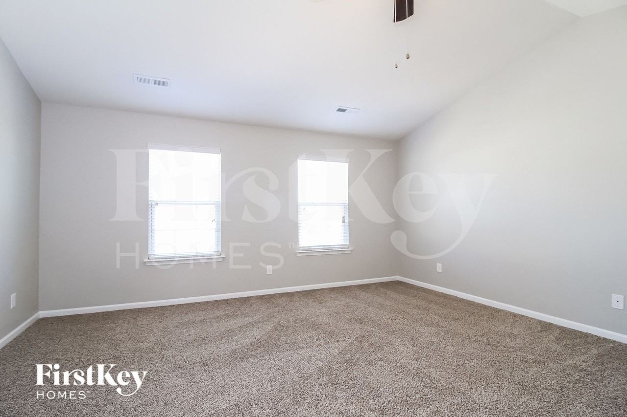 1438 Waverly St - Photo 7 of 15