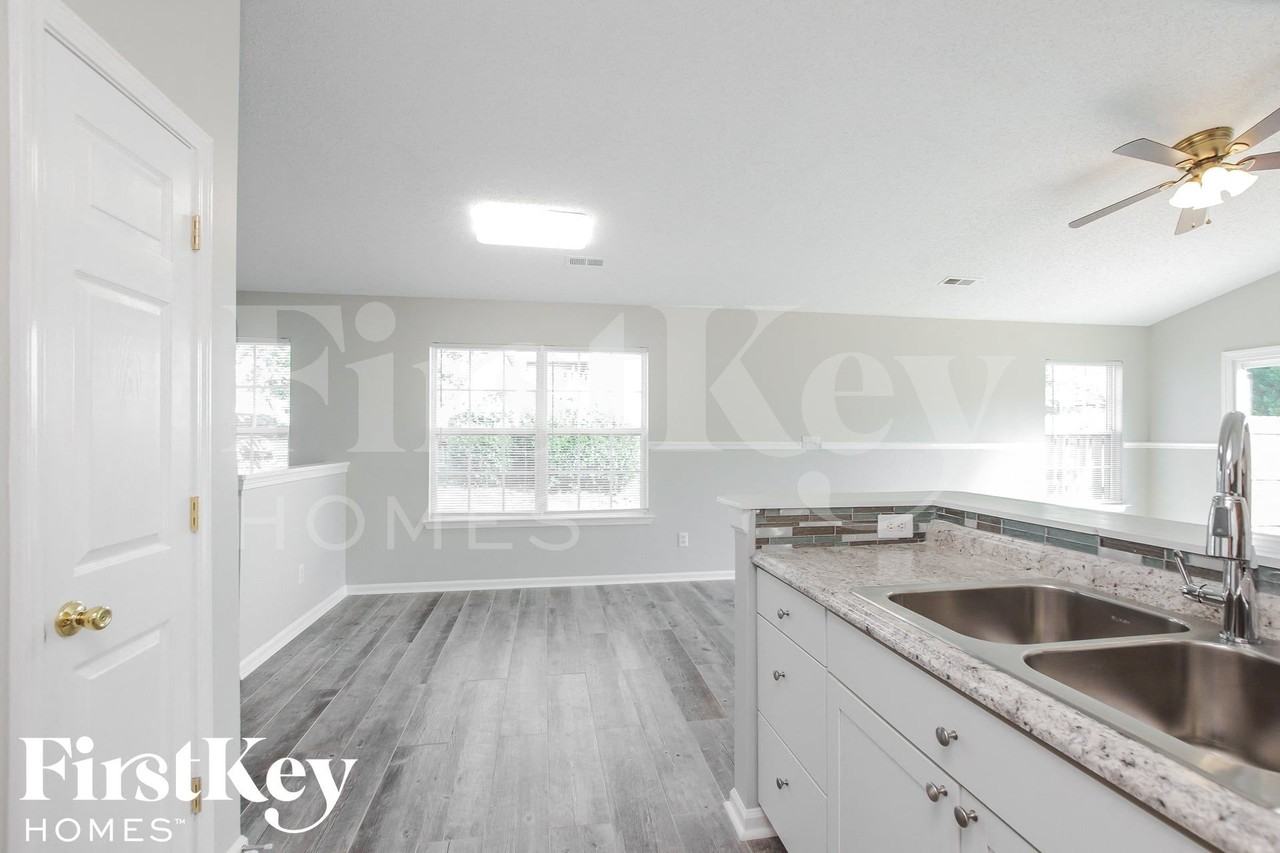 9610 Rau Ct - Photo 5 of 15