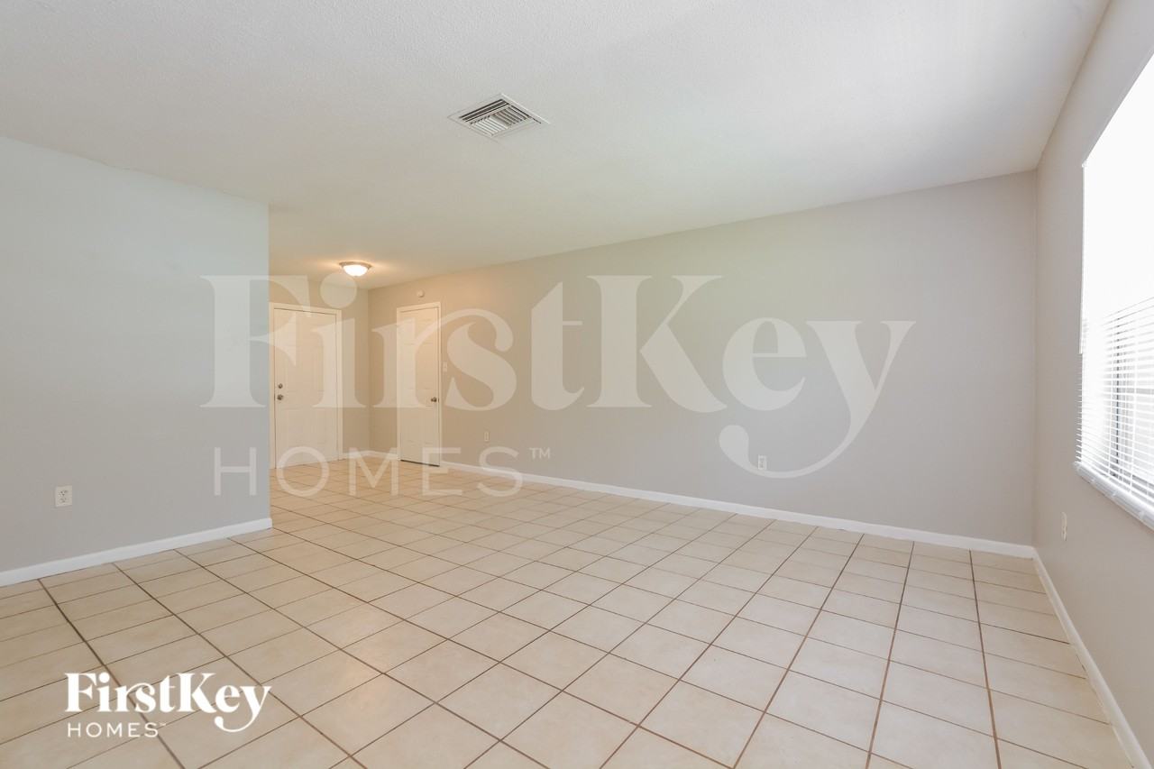 928 N Rossiter St - Photo 2 of 16