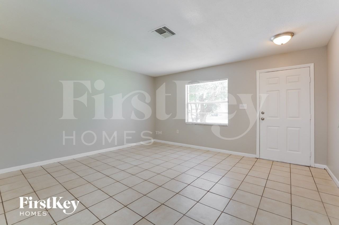 928 N Rossiter St - Photo 3 of 16