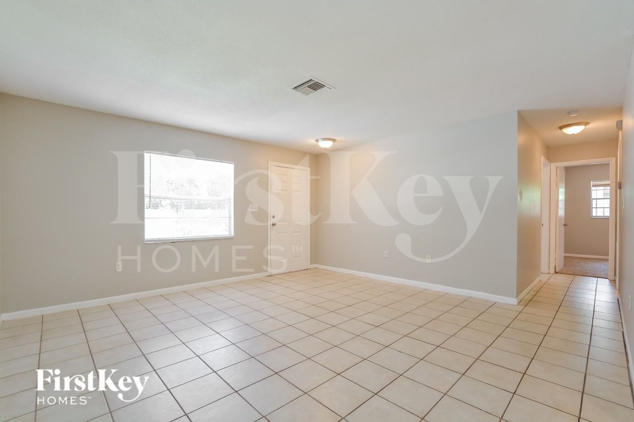 928 N Rossiter St - Photo 4 of 16