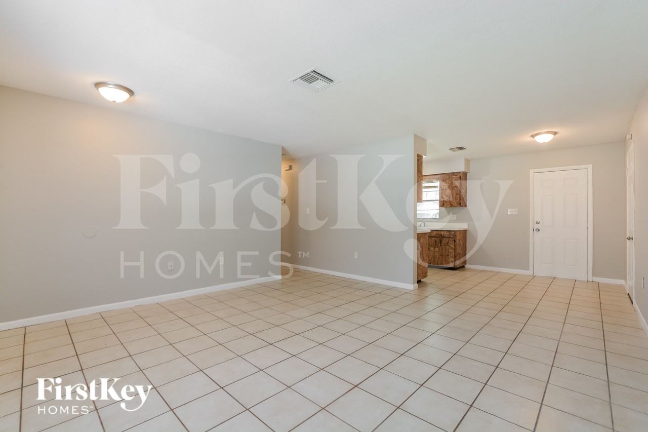 928 N Rossiter St - Photo 5 of 16
