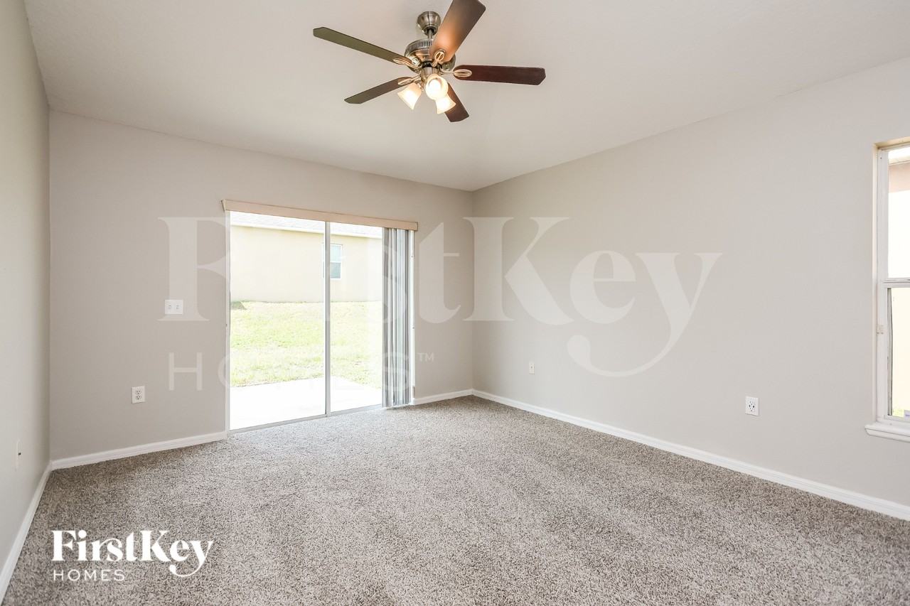 926 Killarney Ln - Photo 4 of 16