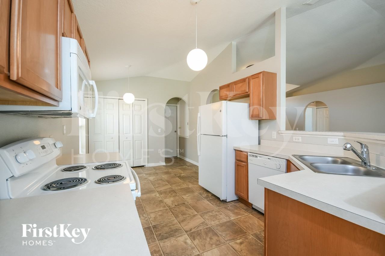 926 Killarney Ln - Photo 5 of 16