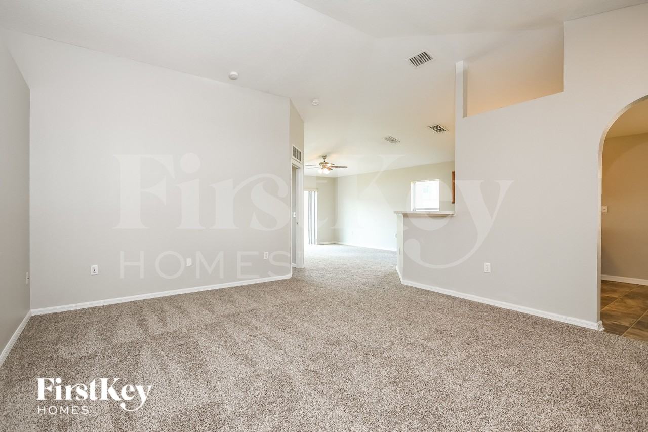 926 Killarney Ln - Photo 7 of 16