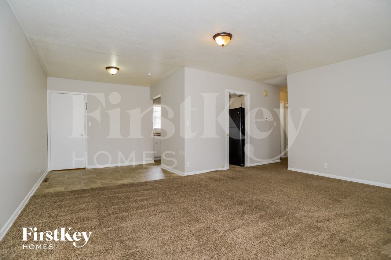 8911 Blue Ridge Blvd - Photo 5 of 15
