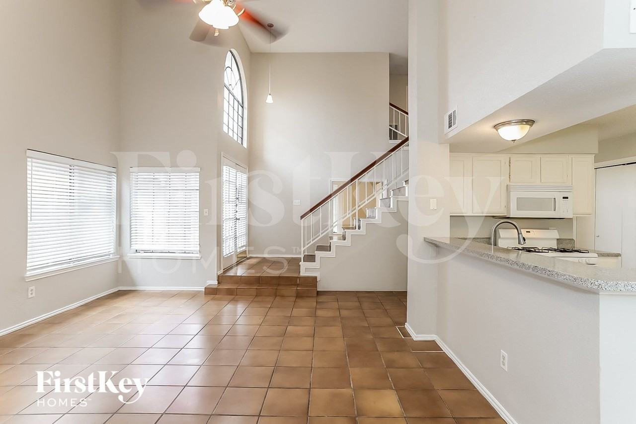 8603 Kinghaven St - Photo 2 of 15