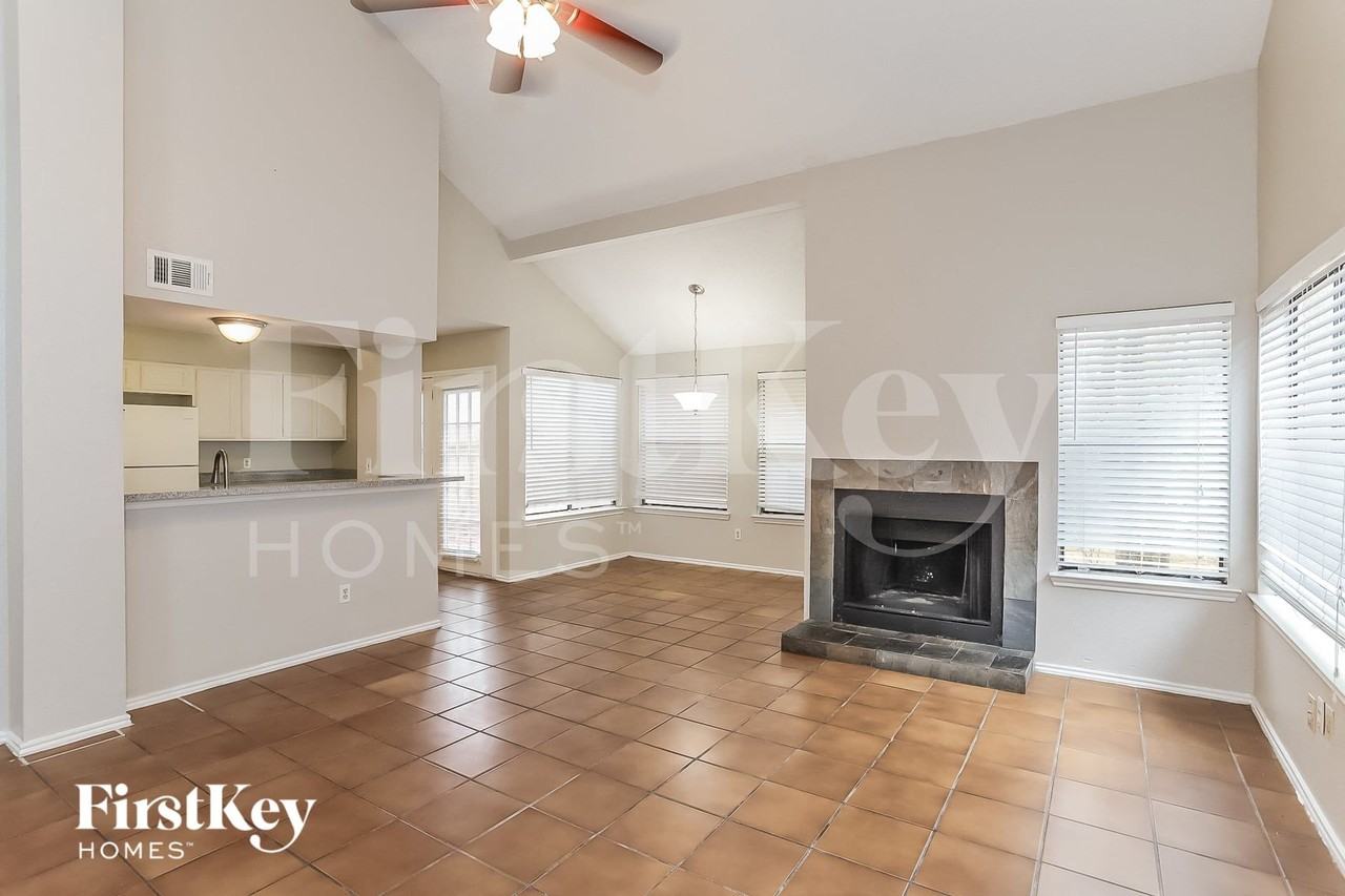 8603 Kinghaven St - Photo 3 of 15