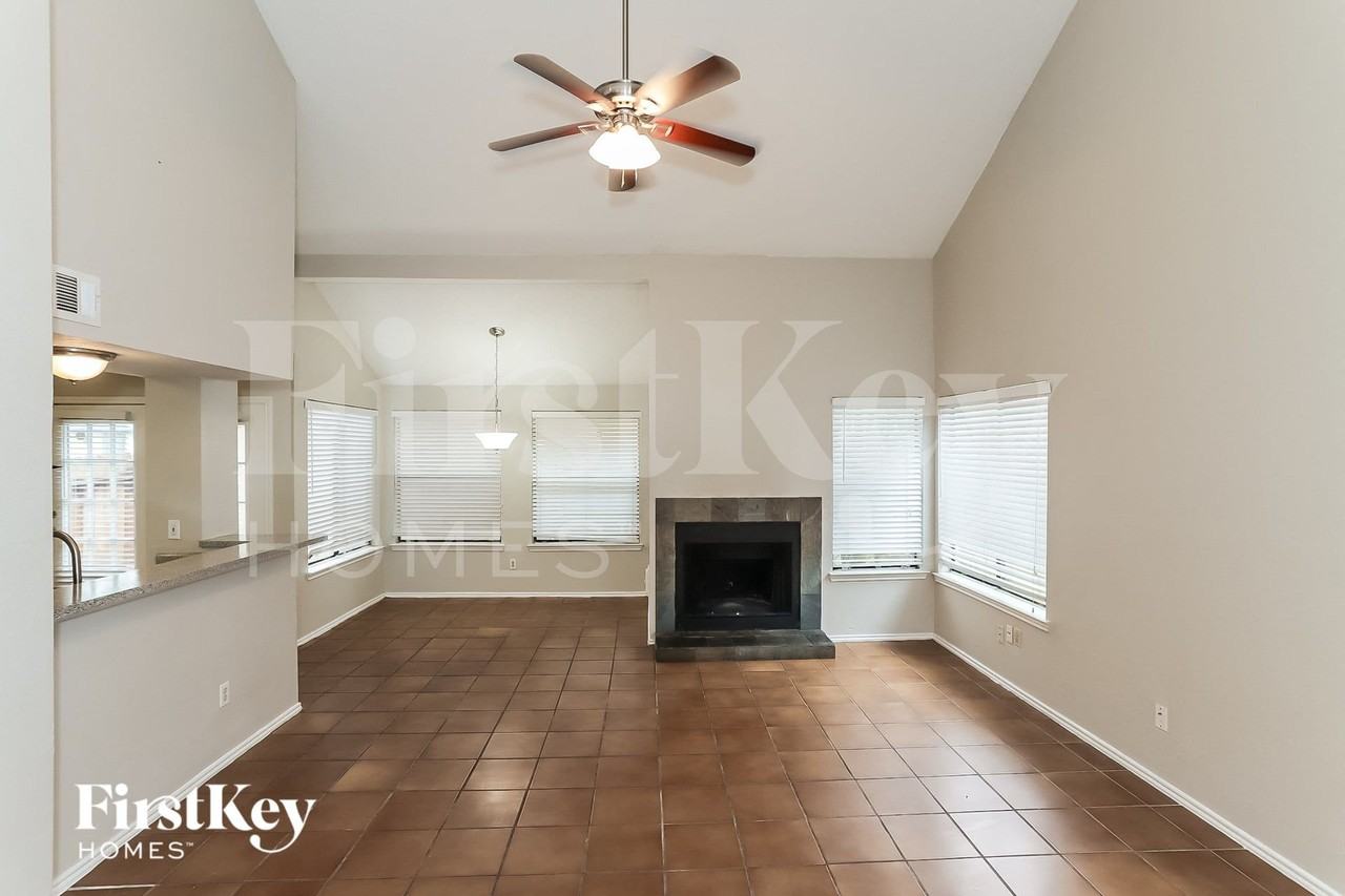 8603 Kinghaven St - Photo 7 of 15