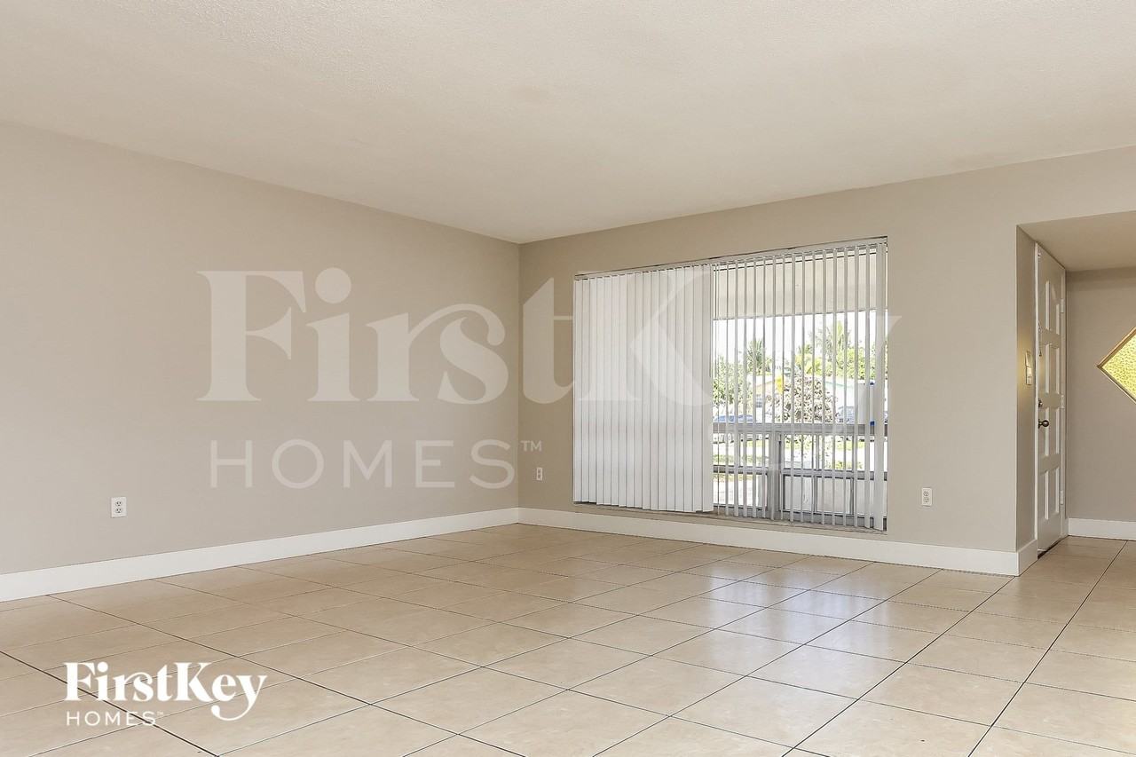 7728 Alhambra Blvd - Photo 3 of 15