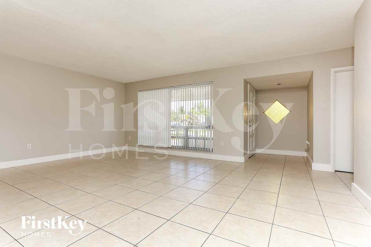 7728 Alhambra Blvd - Photo 5 of 15