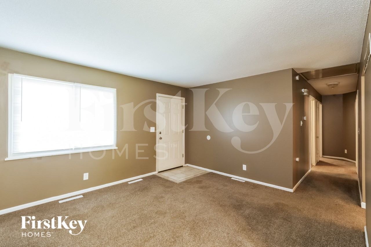 7616 E 51st Ter - Photo 4 of 16