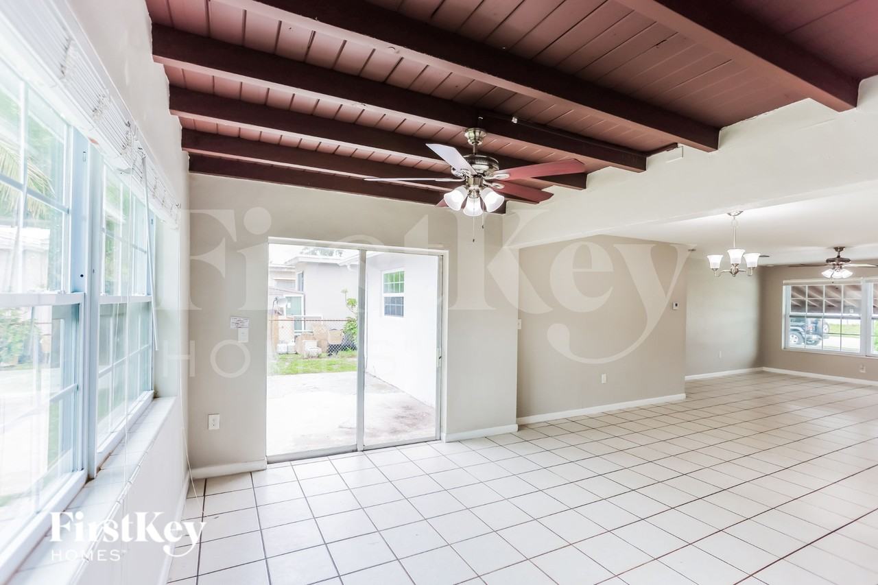 7231 Mcarthur Pkwy - Photo 6 of 16