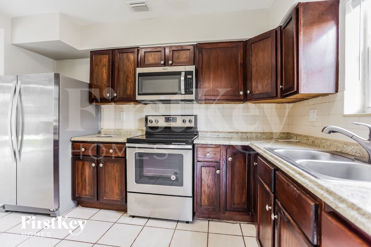 7231 Mcarthur Pkwy - Photo 7 of 19