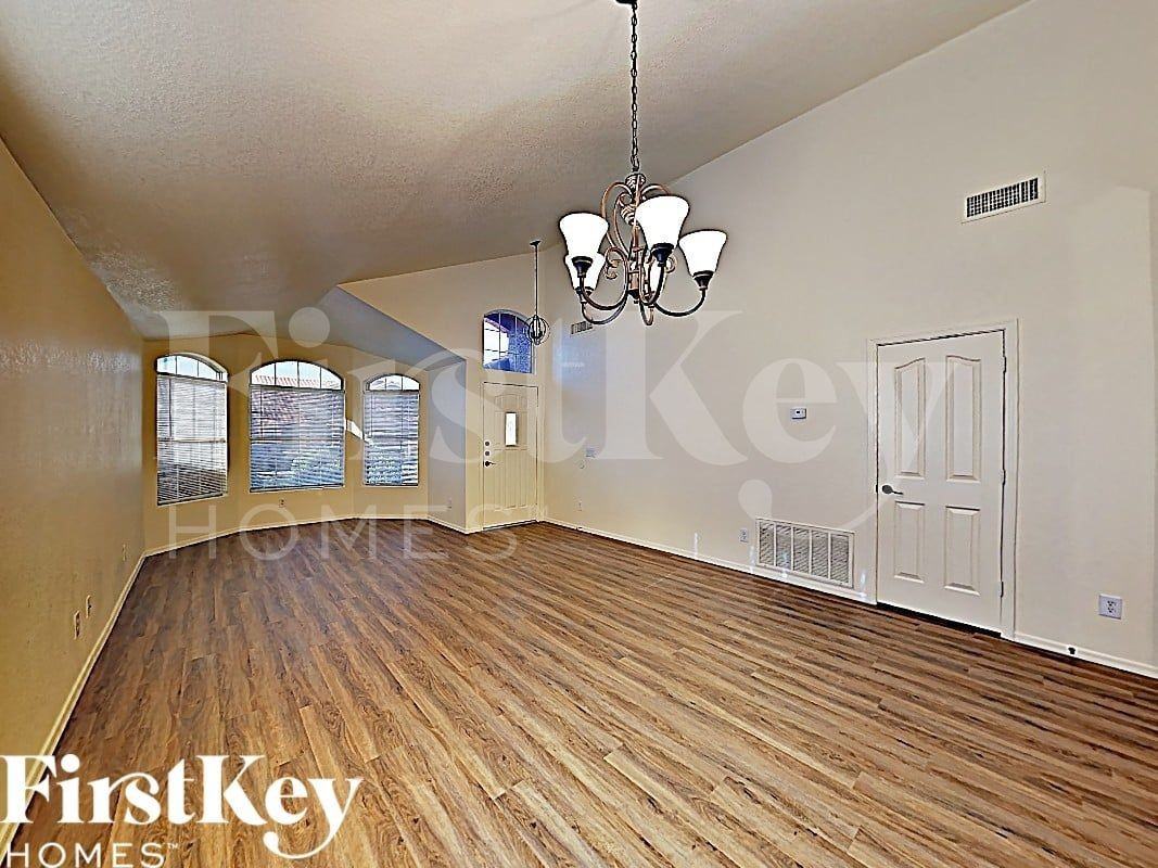 7206 E Lindner Ave - Photo 3 of 15