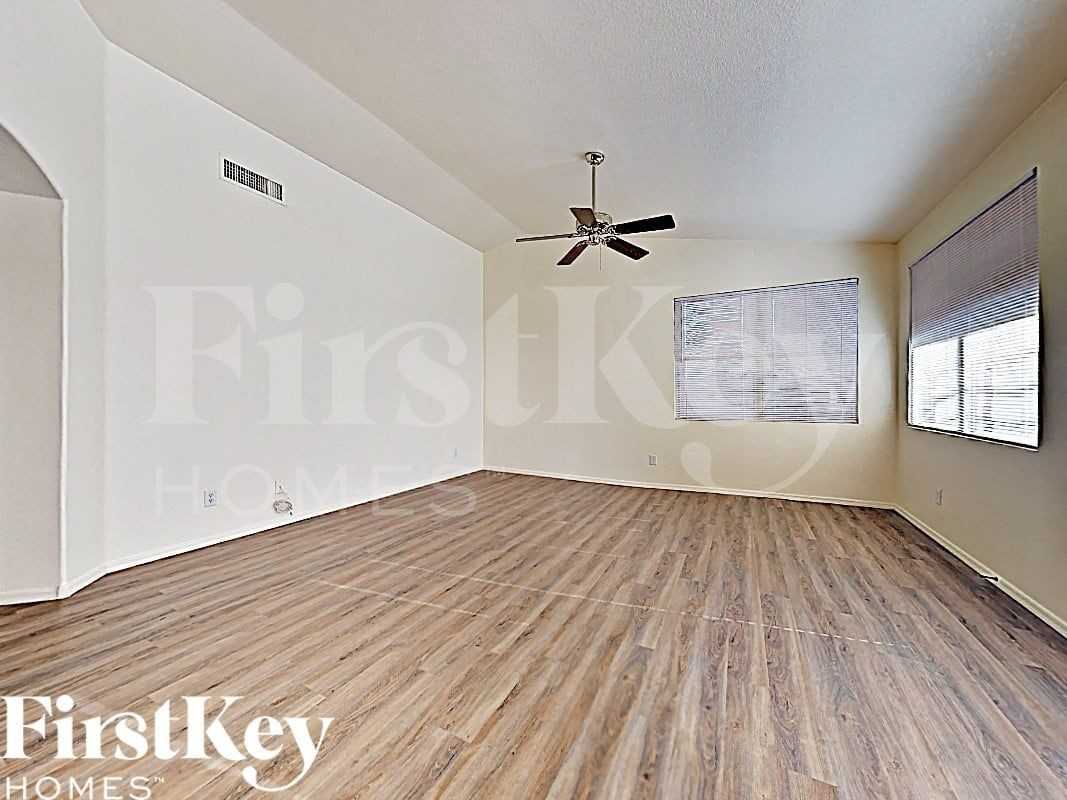 7206 E Lindner Ave - Photo 4 of 15