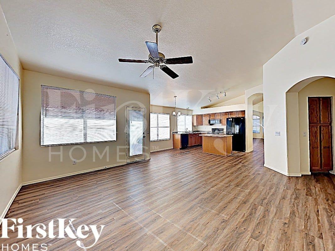 7206 E Lindner Ave - Photo 5 of 15