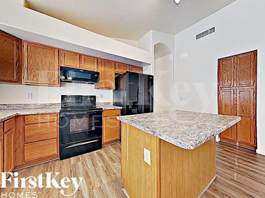7206 E Lindner Ave - Photo 6 of 15