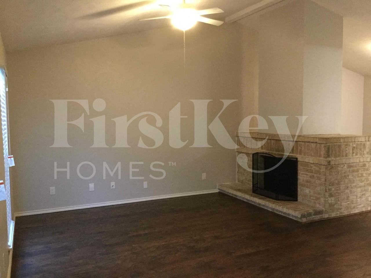 717 Redbud Dr - Photo 2 of 16