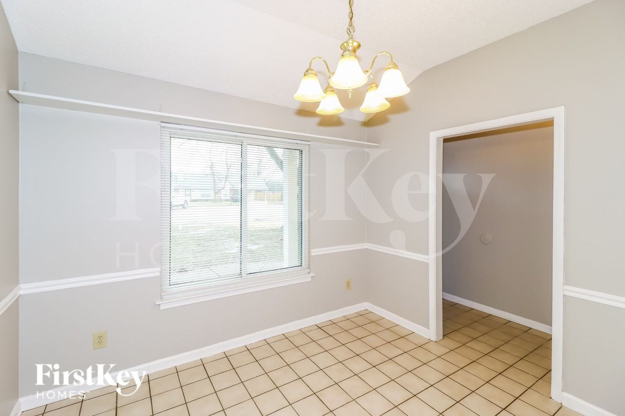 7124 Country Side Rd - Photo 5 of 15