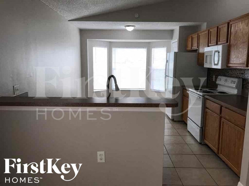 6505 Viewpoint Ct - Photo 5 of 16