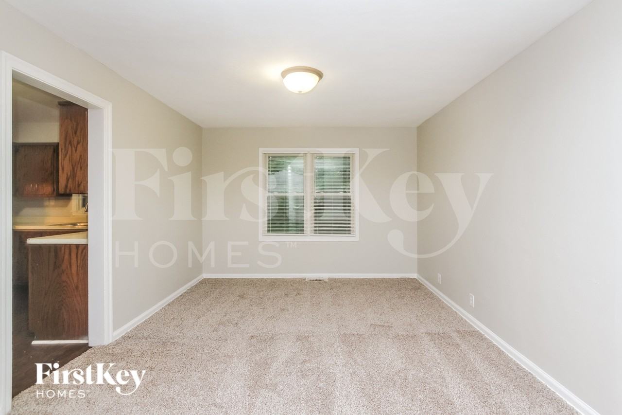 5614 N Victoria Dr - Photo 5 of 16