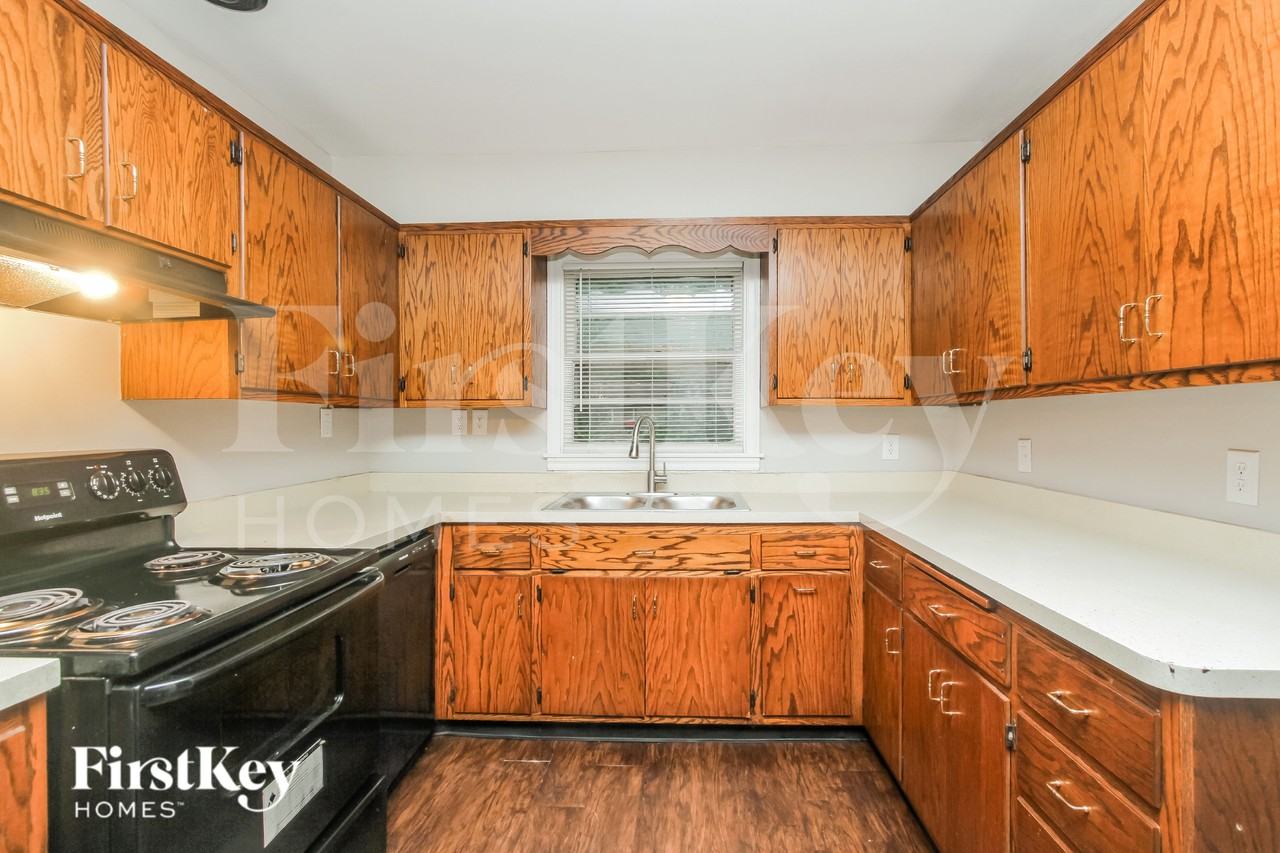 5614 N Victoria Dr - Photo 6 of 16
