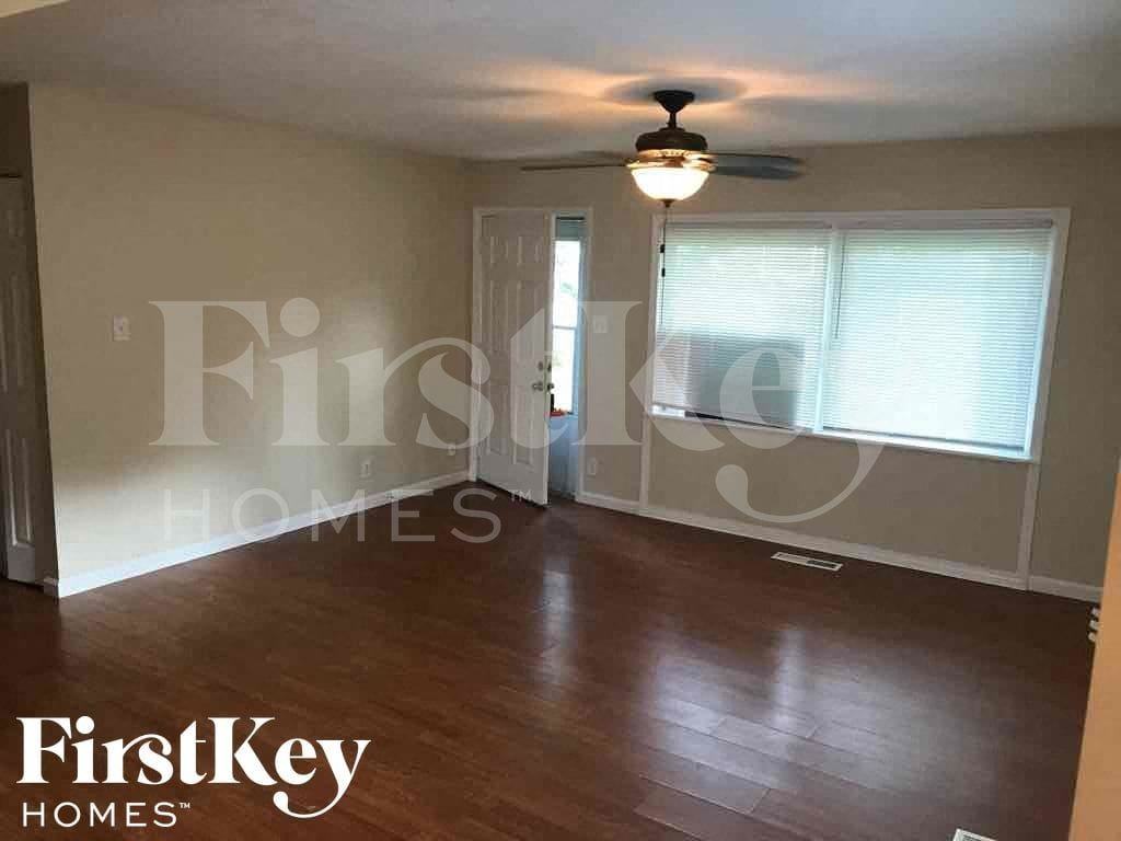 4801 Leone Dr - Photo 3 of 16