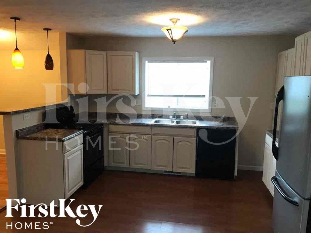 4801 Leone Dr - Photo 4 of 16