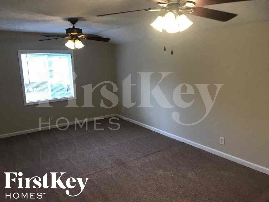 4801 Leone Dr - Photo 6 of 16