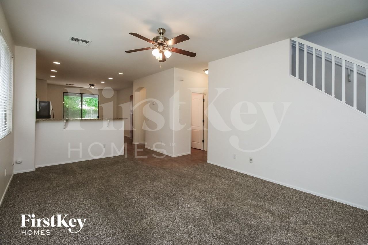 4142 S Mariposa Dr - Photo 3 of 15