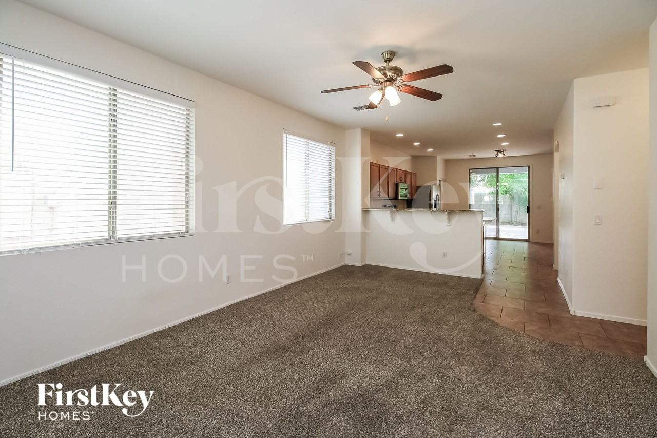 4142 S Mariposa Dr - Photo 4 of 15