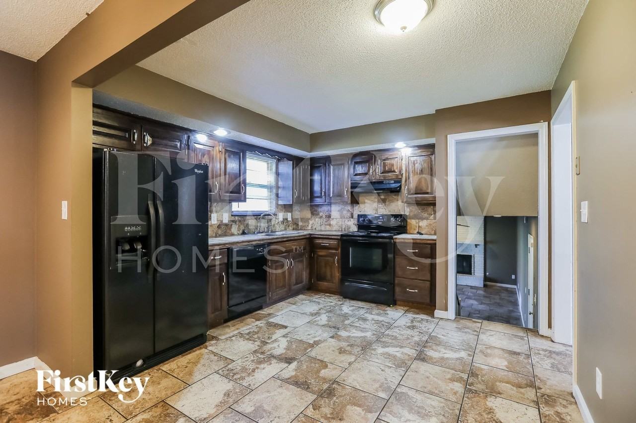 408 E 90th St - Photo 5 of 15