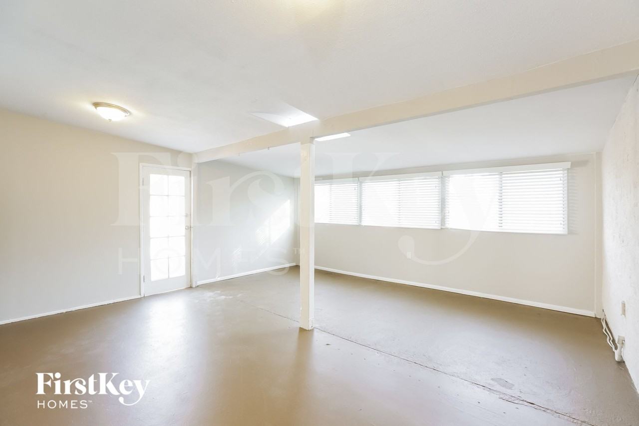 402 E Dunbar Dr - Photo 4 of 15