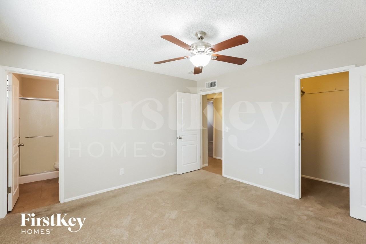 402 E Dunbar Dr - Photo 7 of 15